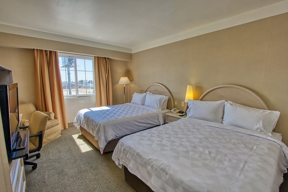 Standard Room, 2 Double Beds - Photo 5
