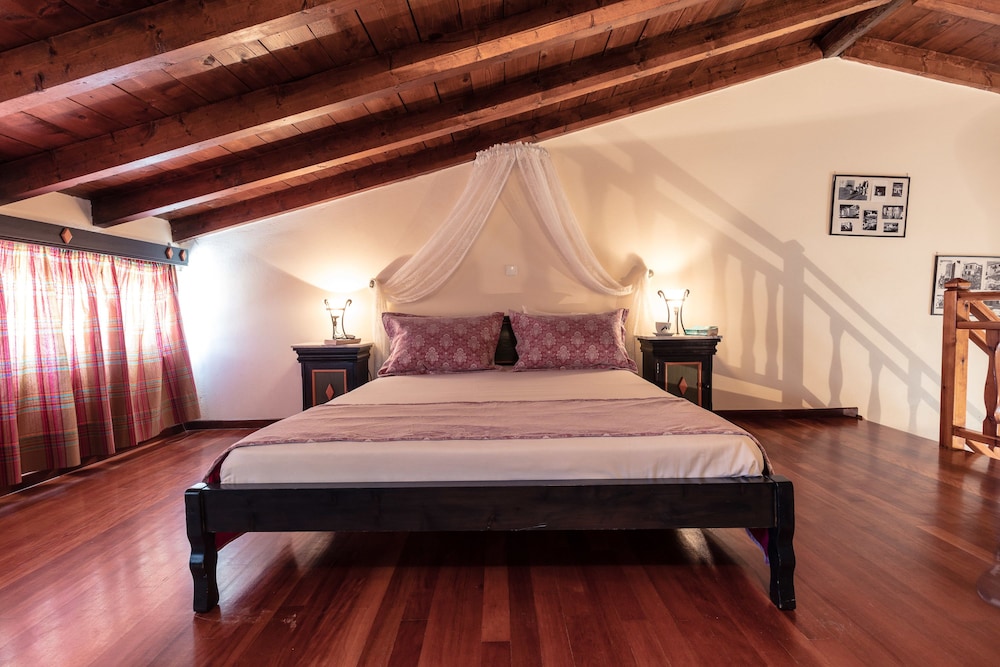 One Bedroom Apartment with Mountain View - Split Level photo 2