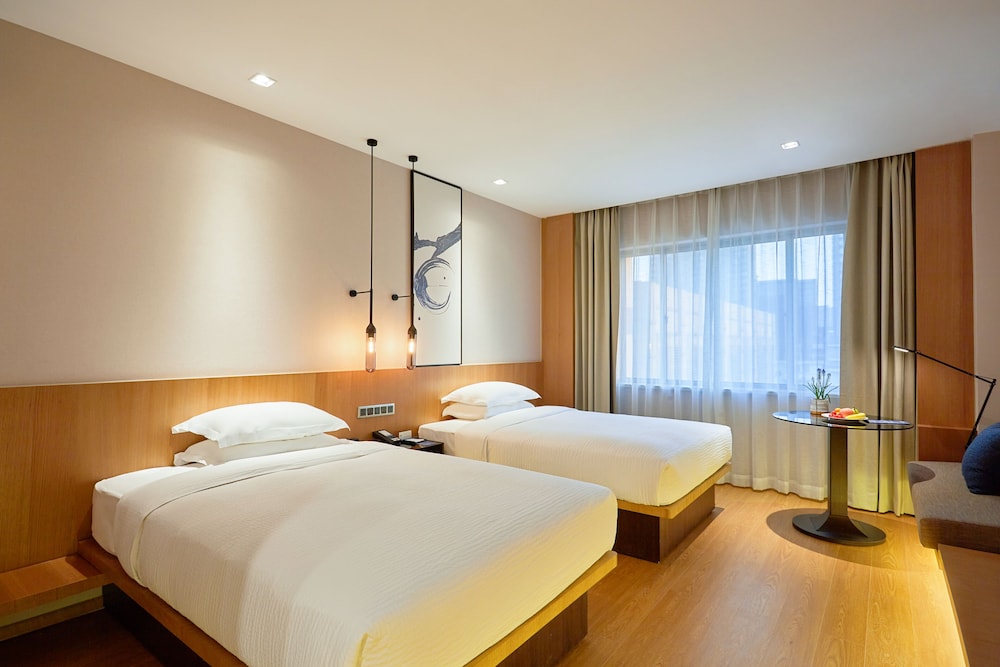 Deluxe Room, 2 Twin Beds, City View - Photo 10