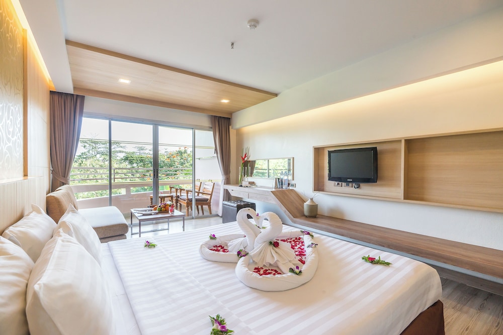 Deluxe Ocean Building (King Bed) - Photo 4