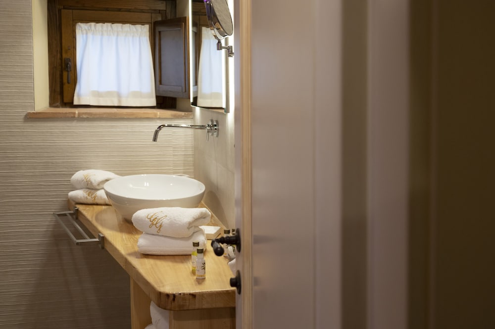 Quadruple Room - Photo 7