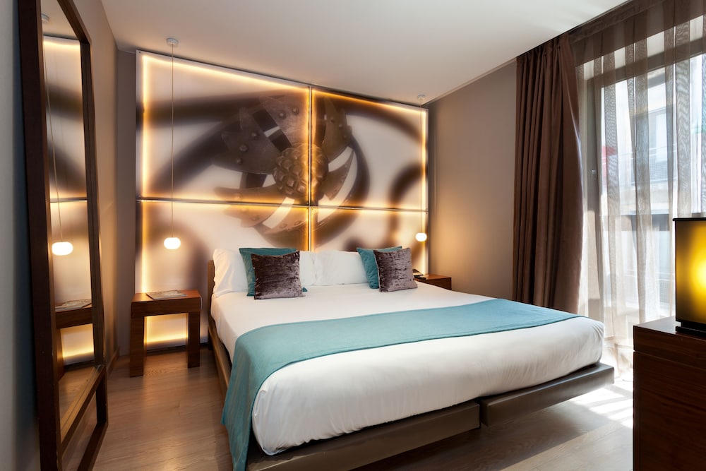Petit Boutique Room
