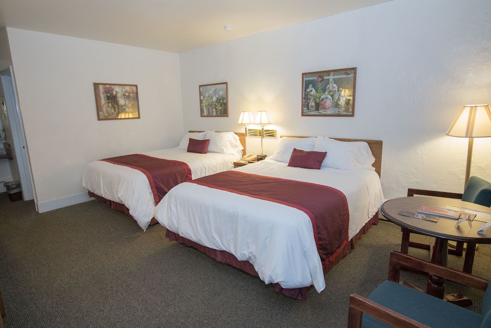 Standard Room, 2 Full Beds photo 3