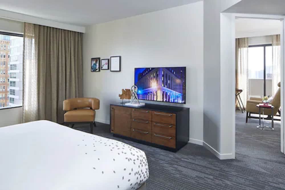Suite, 2 Queen Beds, Balcony - Photo 3