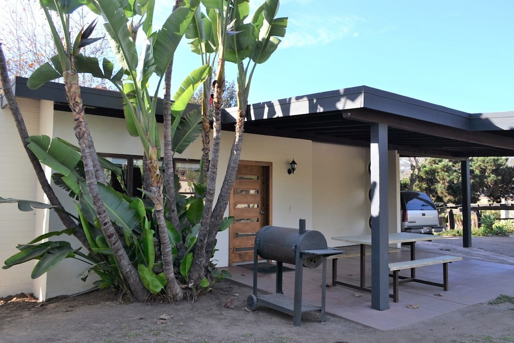 House, 3 Bedrooms, 2 Bathrooms photo 3
