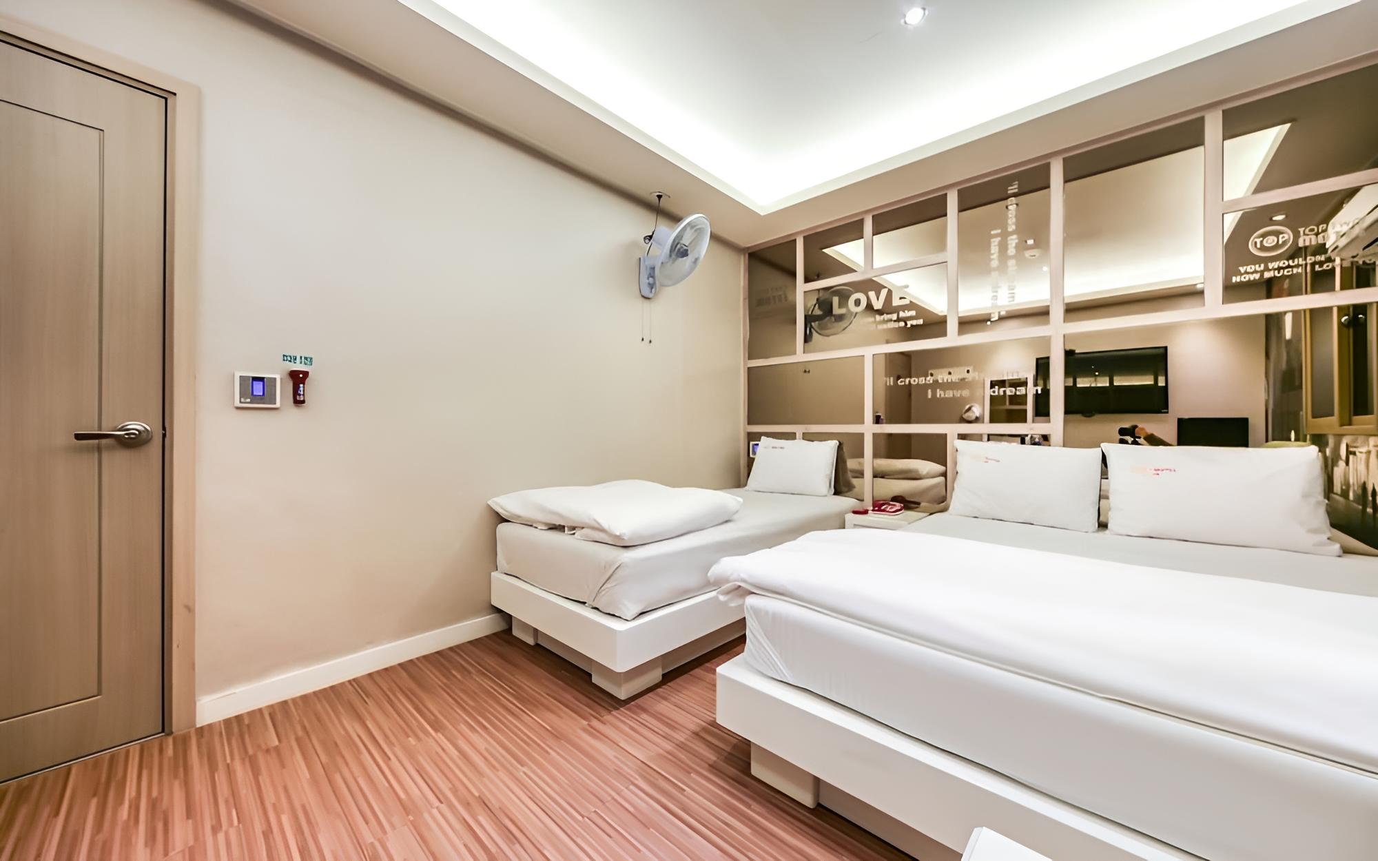Room (Twin (Netflix Available Air Purifier ) photo 1