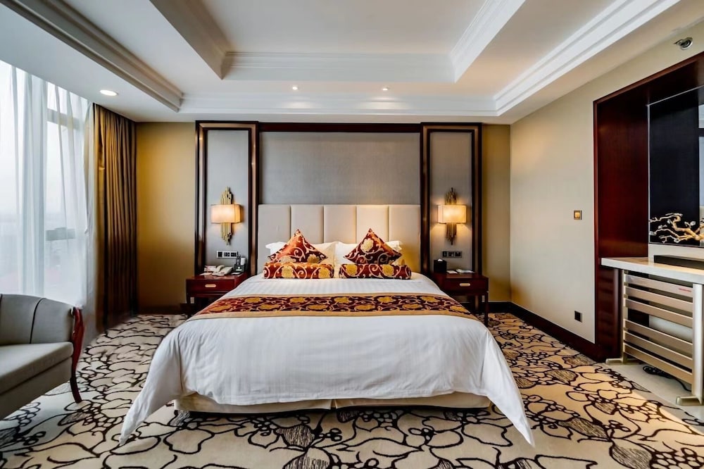 Deluxe Kingbed Room - Photo 5