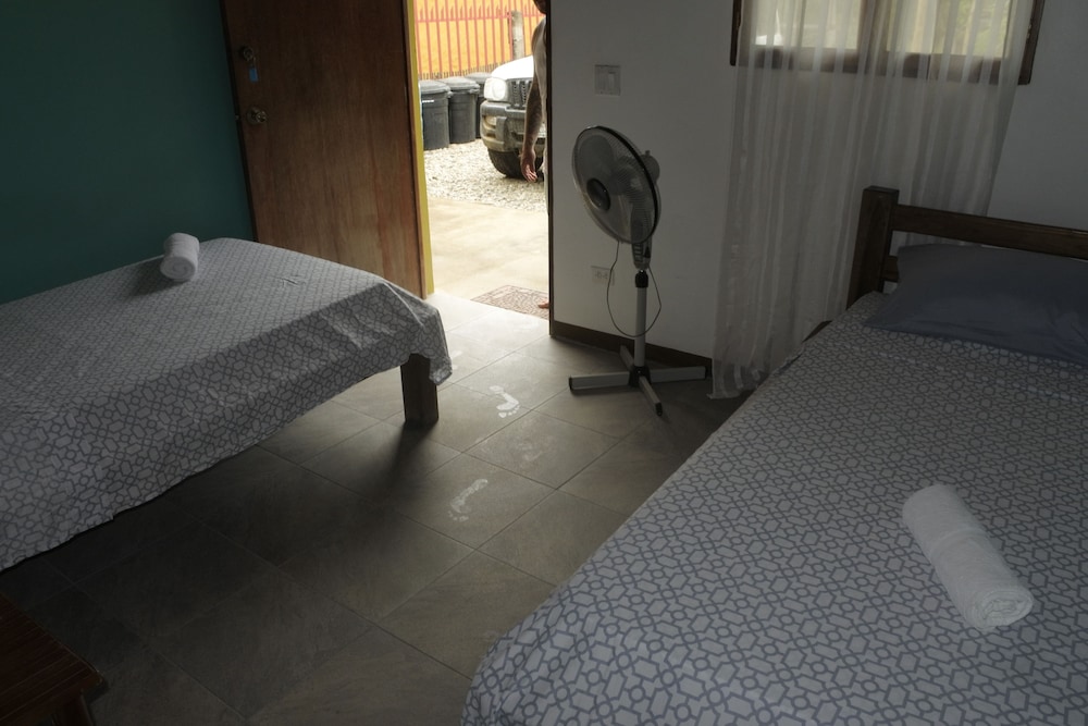 Classic Twin Room, 2 Twin Beds, Non Smoking photo 2