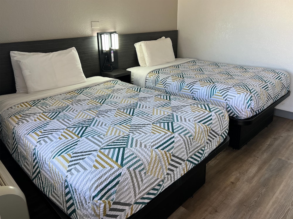 Standard Room, 2 Double Beds, Non Smoking, Refrigerator & Microwave photo 1