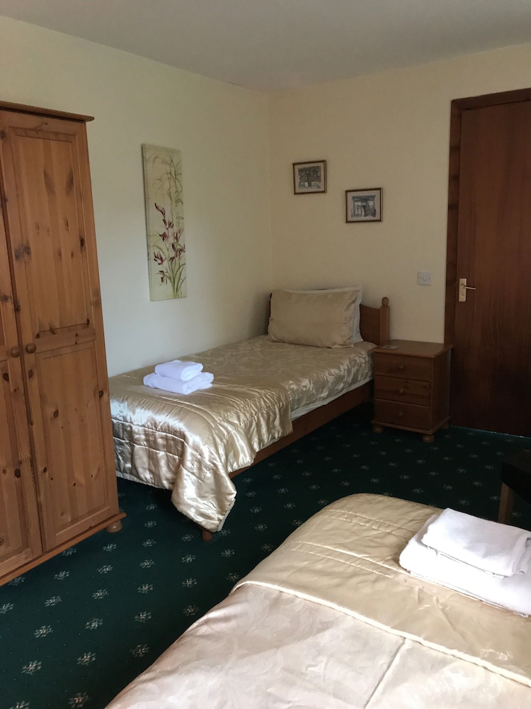 Twin Room (with Private Bathroom) - Photo 1