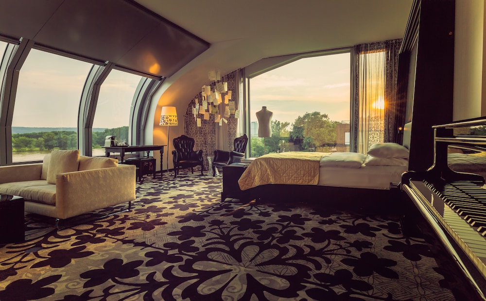 Beethoven Suite with River View
