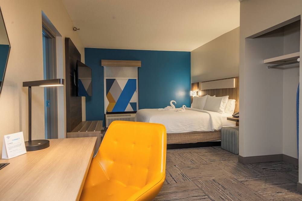 Suite, Multiple Beds - Photo 8