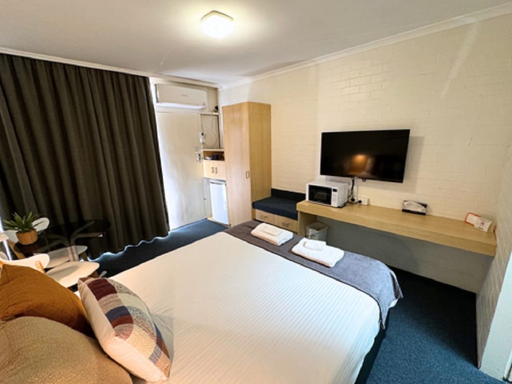 Room, 1 Queen Bed, Non Smoking - Photo 3