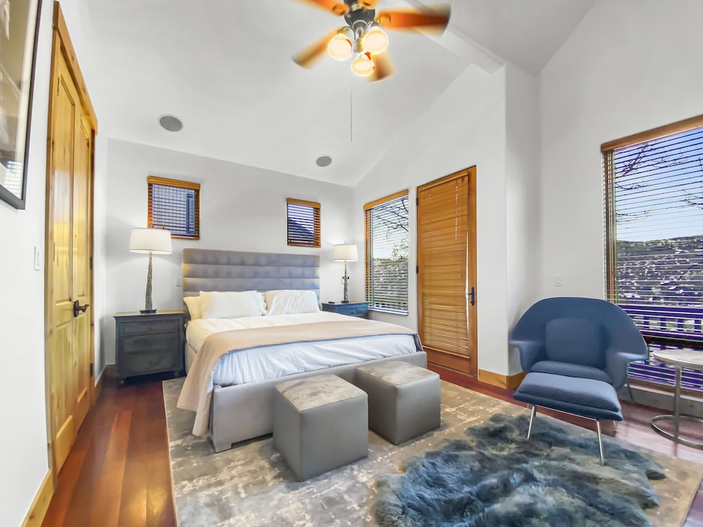House, 6 Bedrooms