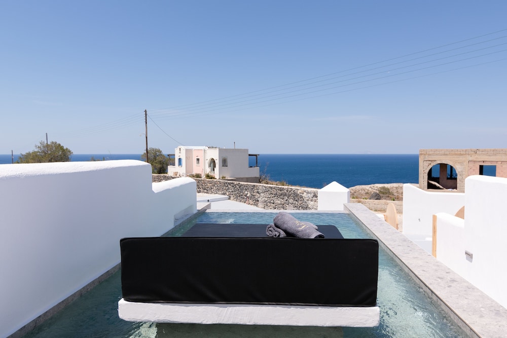 Deluxe Suite with plunge pool and sea view - Photo 31