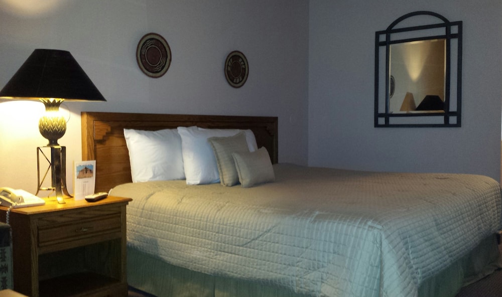 Deluxe Room, 1 King Bed, Mountain View photo 2