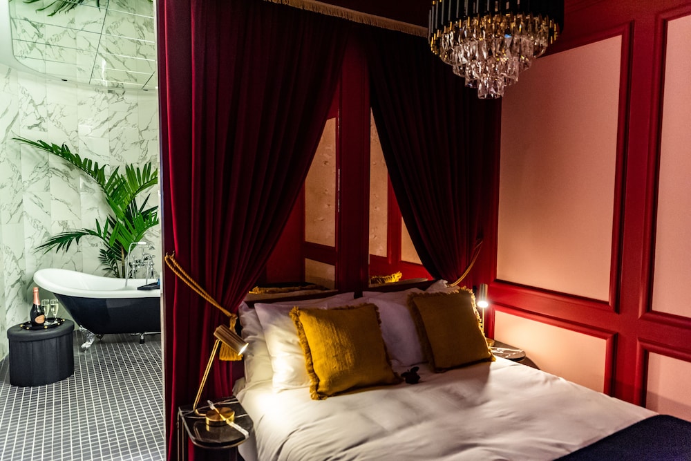 Romantic Room - Bath for 2 (The Red Room) - Photo 2