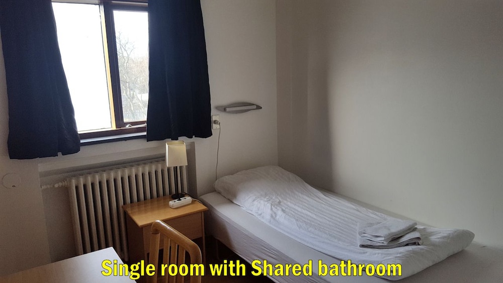 Single Room, Shared Bathroom photo 2