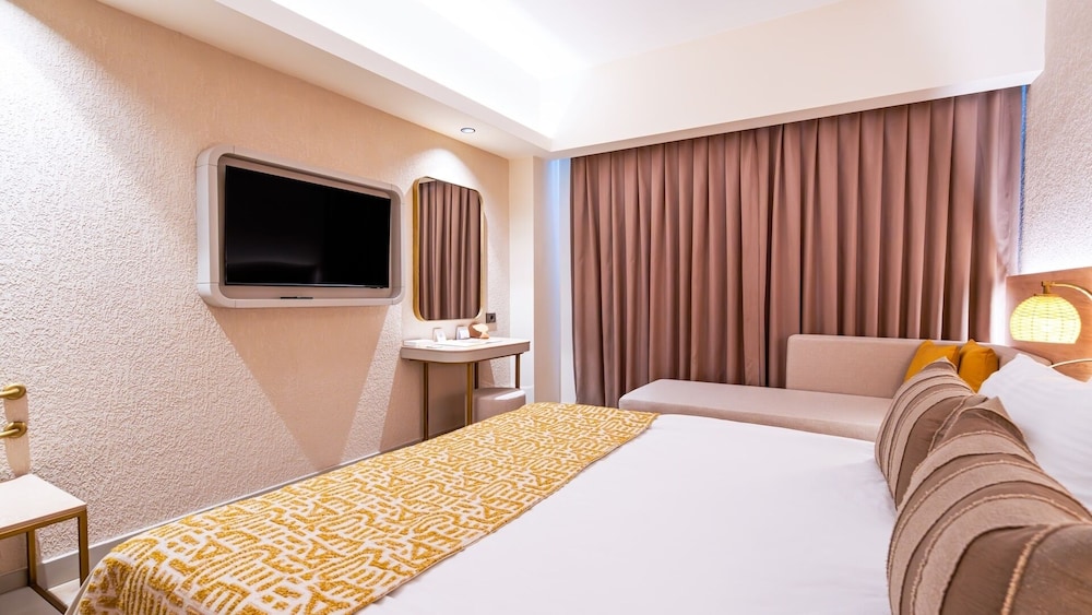 Deluxe Swim-up Room
