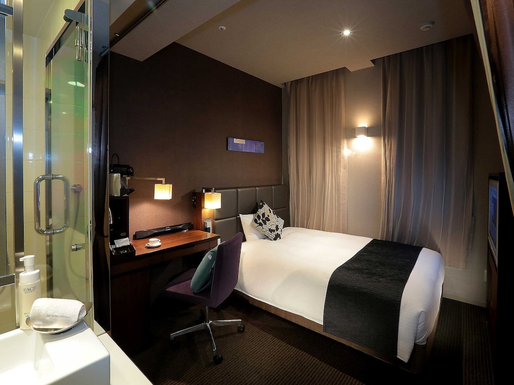 Premier Single Room, Non Smoking (5 min train ride to/from Shinagawa)