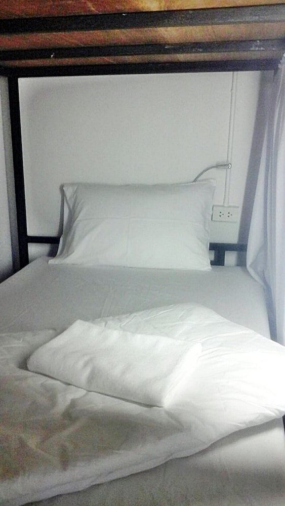8-Bed Mixed Dormitory photo 1