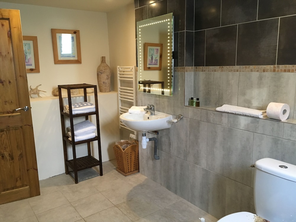 Superior Cottage, Ensuite (The Hayloft) photo 3