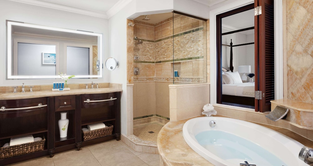 Honeymoon Suite, 1 Bedroom, Garden View (Crystal Lagoon Honeymoon Butler Suite) photo 2