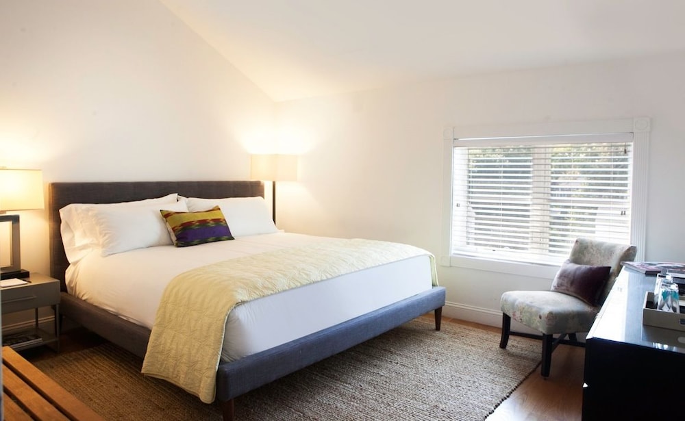 Room, 1 King Bed, Non Smoking (Loft - Adults Only) photo 1