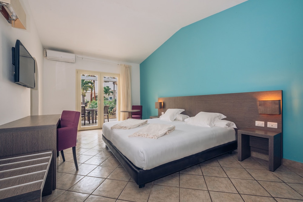 Classic Triple Room, Sea View photo 2