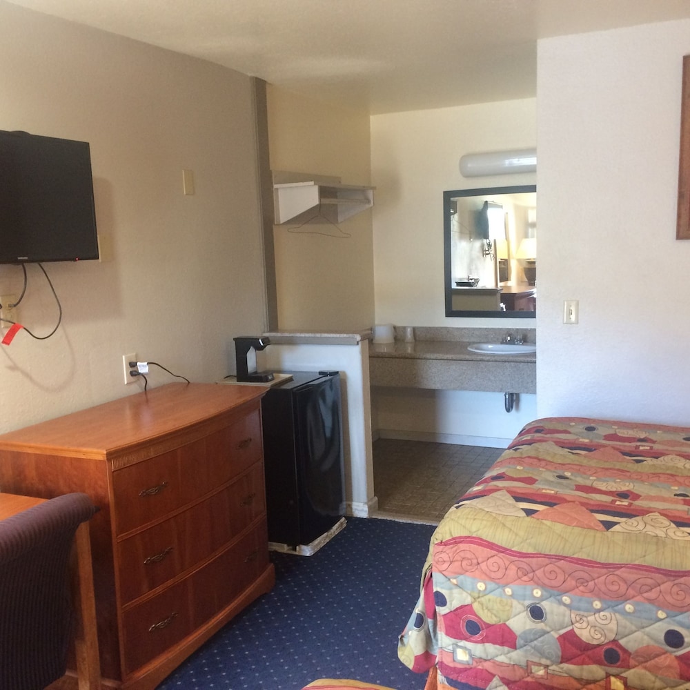 Standard Room, 2 Double Beds, Non Smoking - Photo 11