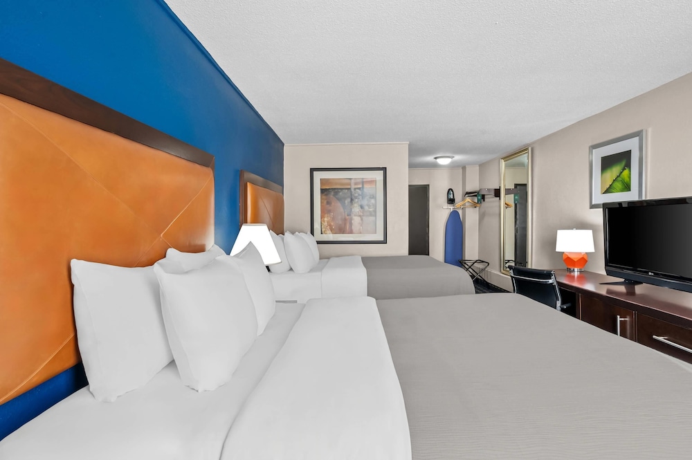 Standard Room, 2 Queen Beds, Non Smoking - Photo 4