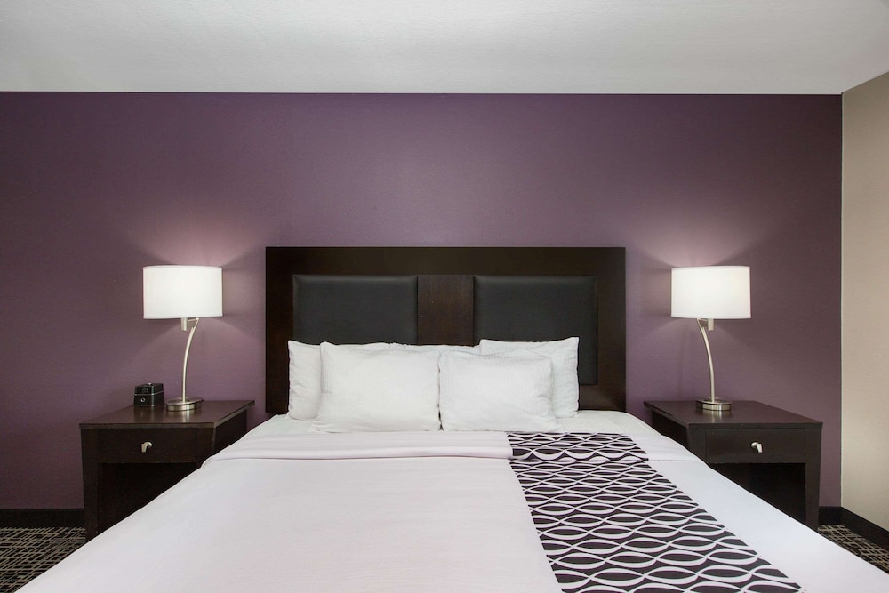 Deluxe Room, 1 King Bed, Non Smoking (Deluxe Executive Room) - Photo 6