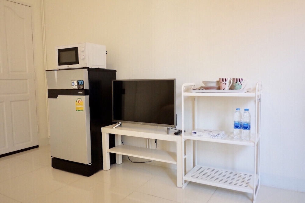 Premier Double Room, 1 Queen Bed, Refrigerator & Microwave photo 2