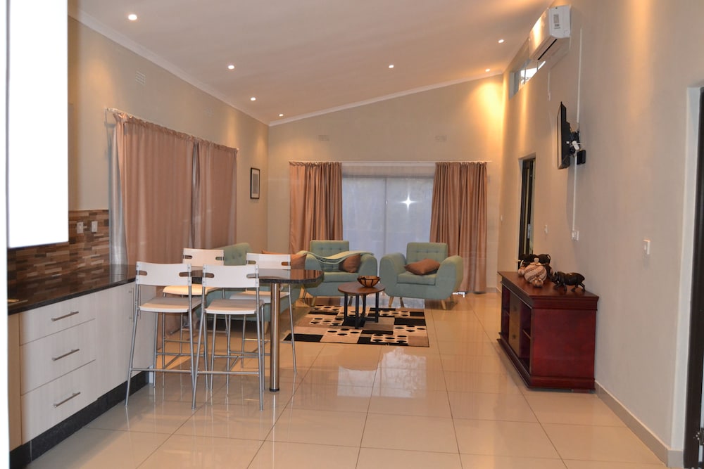 Family Suite, 2 Bedrooms, Garden View, Garden Area photo 2