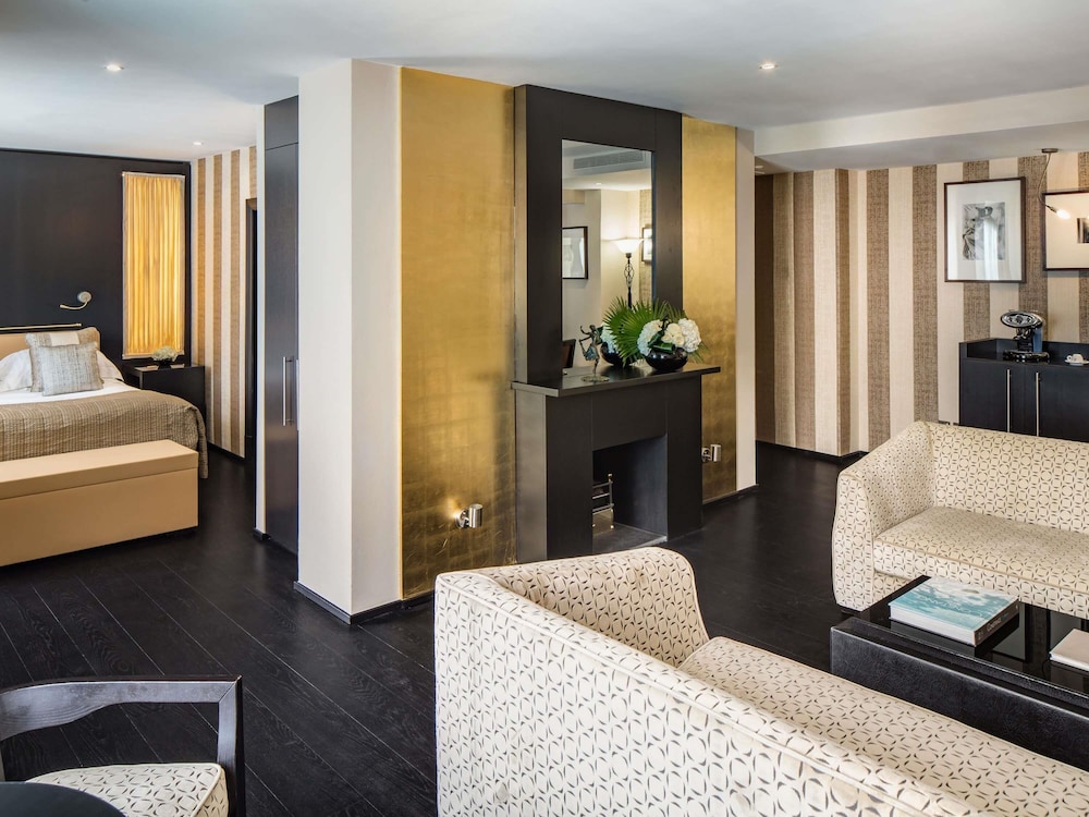 Deluxe Suite photo 3