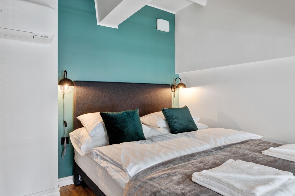 Basic Loft, 1 Queen Bed with Sofa bed (Homey Studio - Loft for 3) - Photo 3