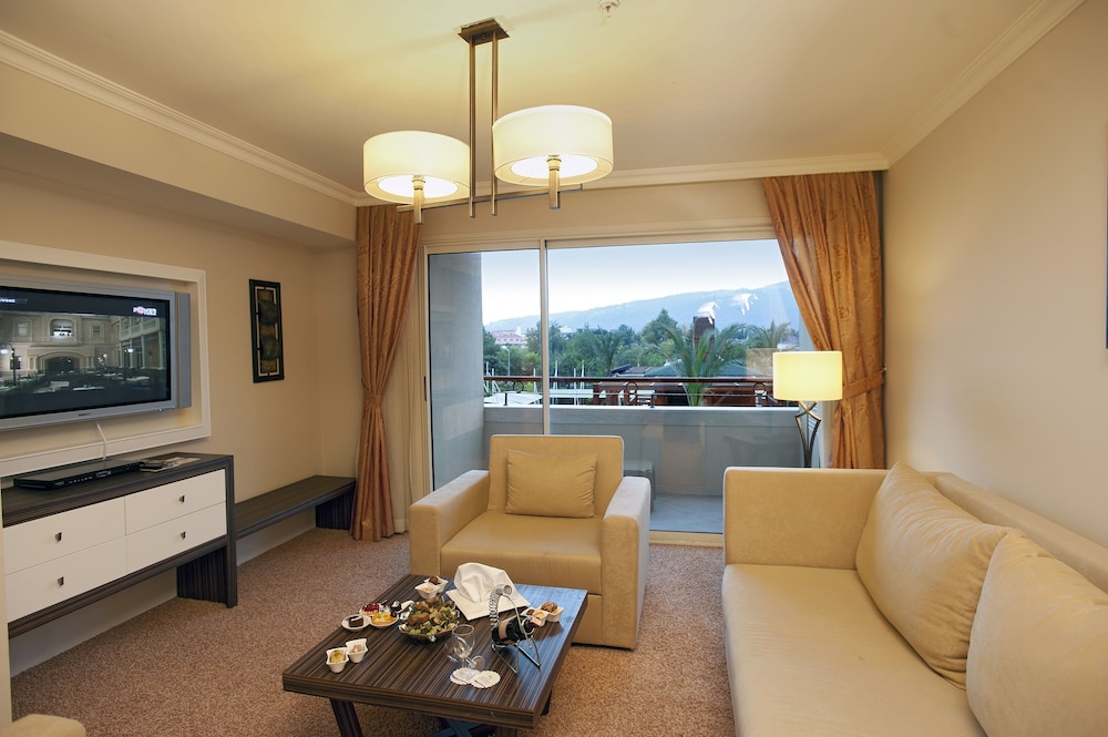 Suite (King) photo 3