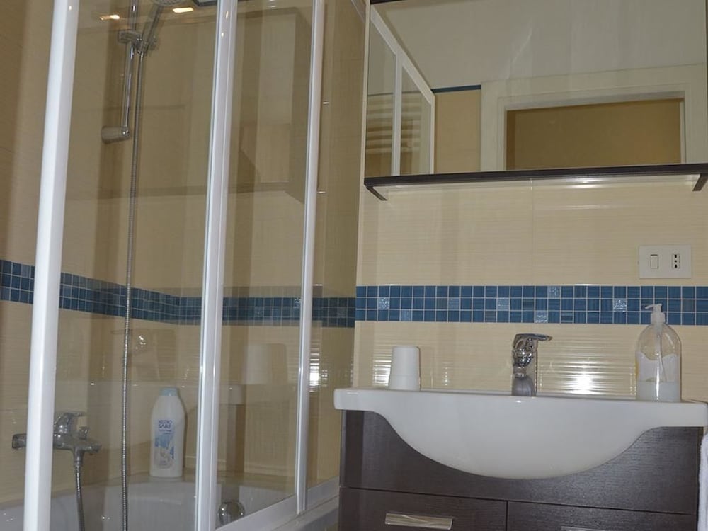 Classic Double or Twin Room, Private Bathroom photo 2