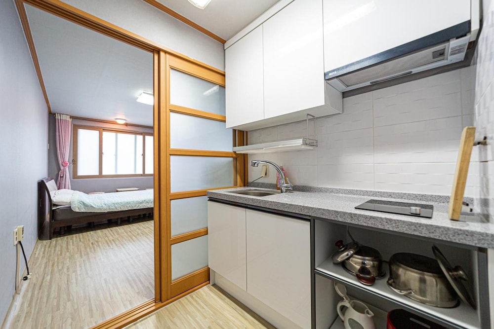 Basic Room, 1 Bedroom (Iris) - Photo 8