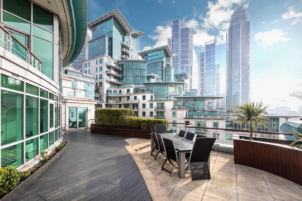 The English Rose Luxury 3 bed With Private Terrace - by Out of Office Lifestyle, Photo 6