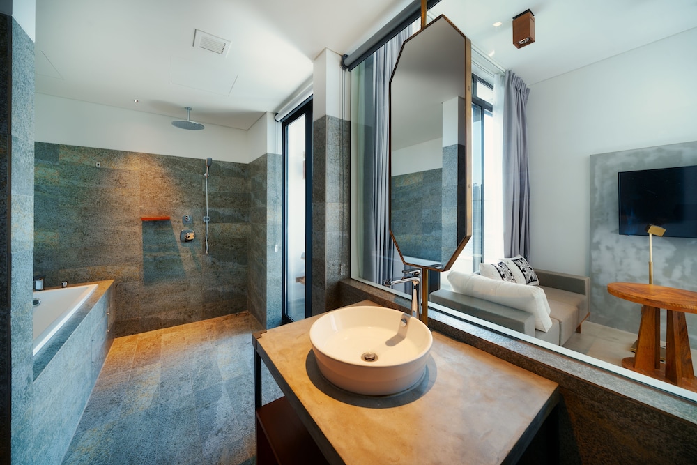Superior Double Room, Accessible, Partial Ocean View - Photo 2