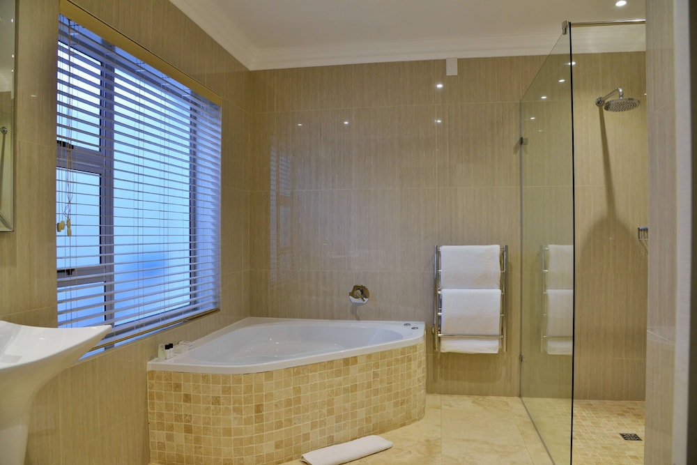 Luxury Five-Star Suite 2 photo 3