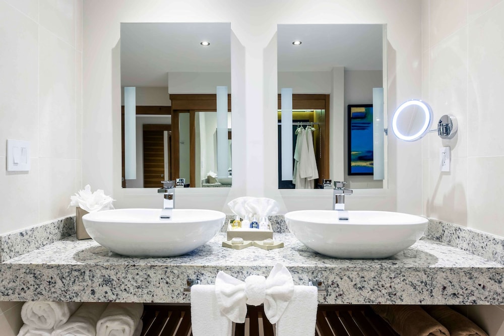 Suite, 1 King Bed, Ocean View (roof Top Butler Suite)