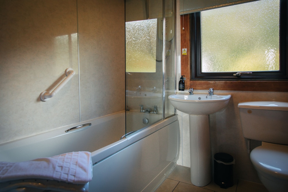 Cabin, Private Bathroom, Sea View (Antrim) photo 3