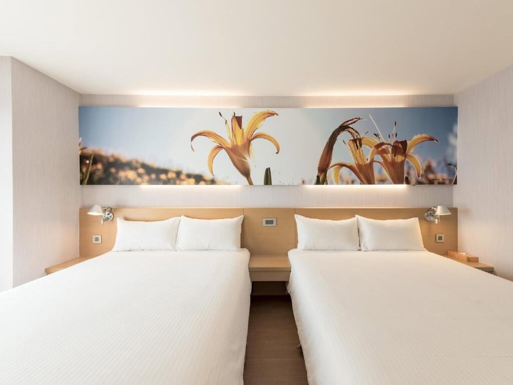 Business Suite, 2 Double Beds photo 2