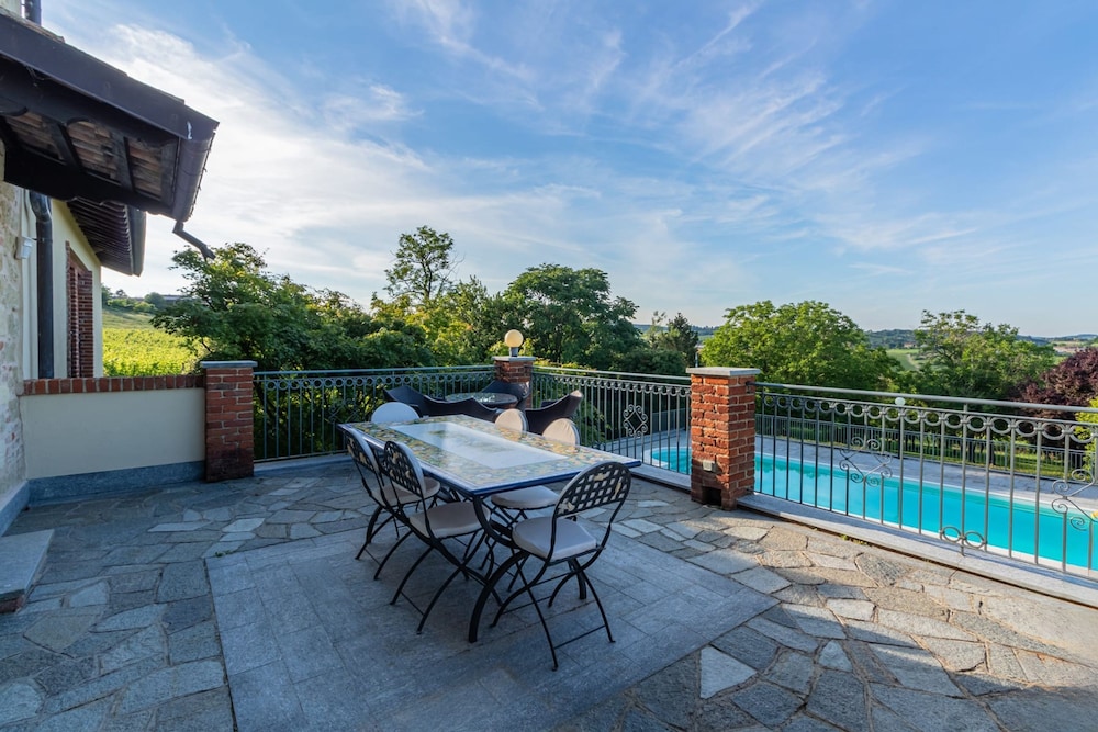 Antico Casale Vignale Stunning View and Pool, Billede 41