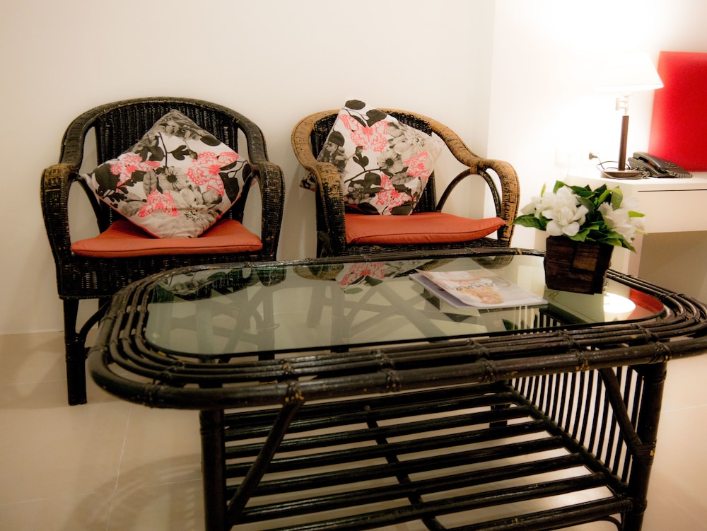 Executive Suite - Photo 5