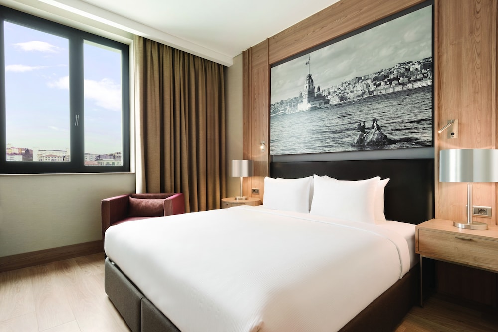 Classic Double or Twin Room, Multiple Beds, Non Smoking (TRYP, 1 Queen & 1 Twin Bed) photo 3