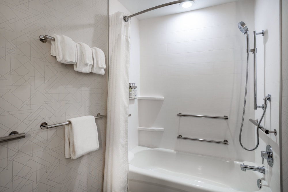 Standard Room, 1 King Bed, Accessible (Communication Accessible) - Photo 3