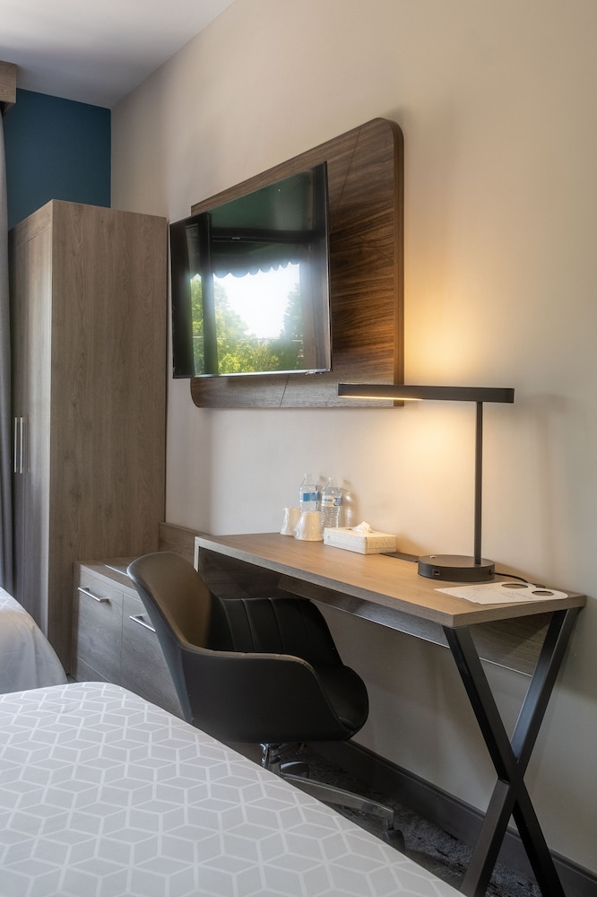 Standard Room, 2 Double Beds, Balcony, City View photo 1